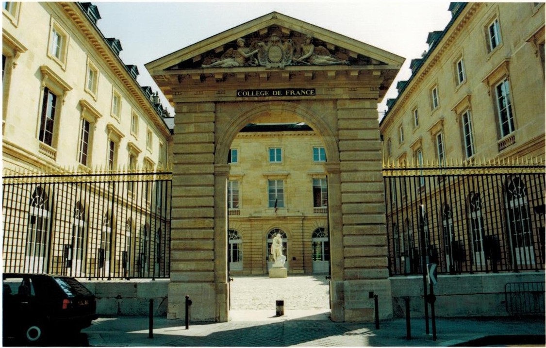 Entrance of Collège de France